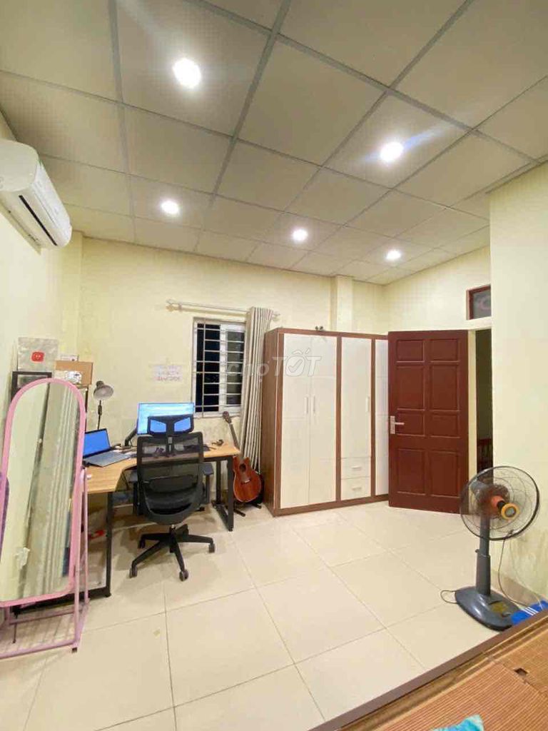 Rent Định Công, 3 sleeping, 3 floors, 40 meters 2