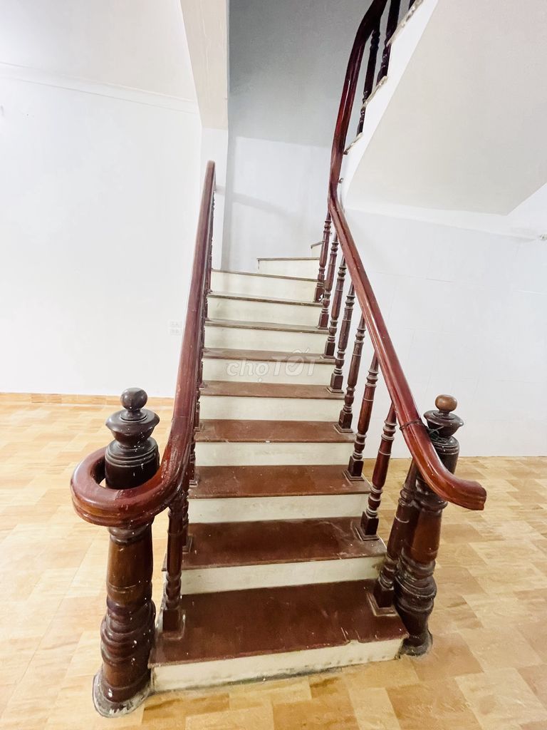 Renting the entire building of 214 nguyễn xiển -- from 8 million a month.