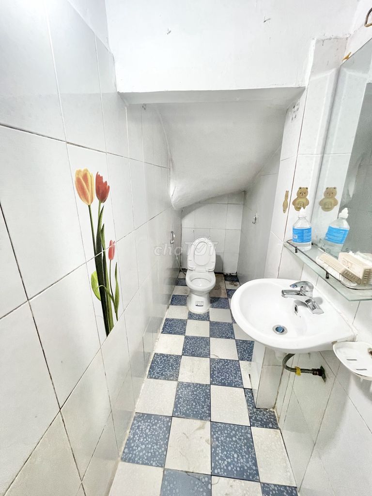 Renting the entire building of 214 nguyễn xiển -- from 8 million a month.