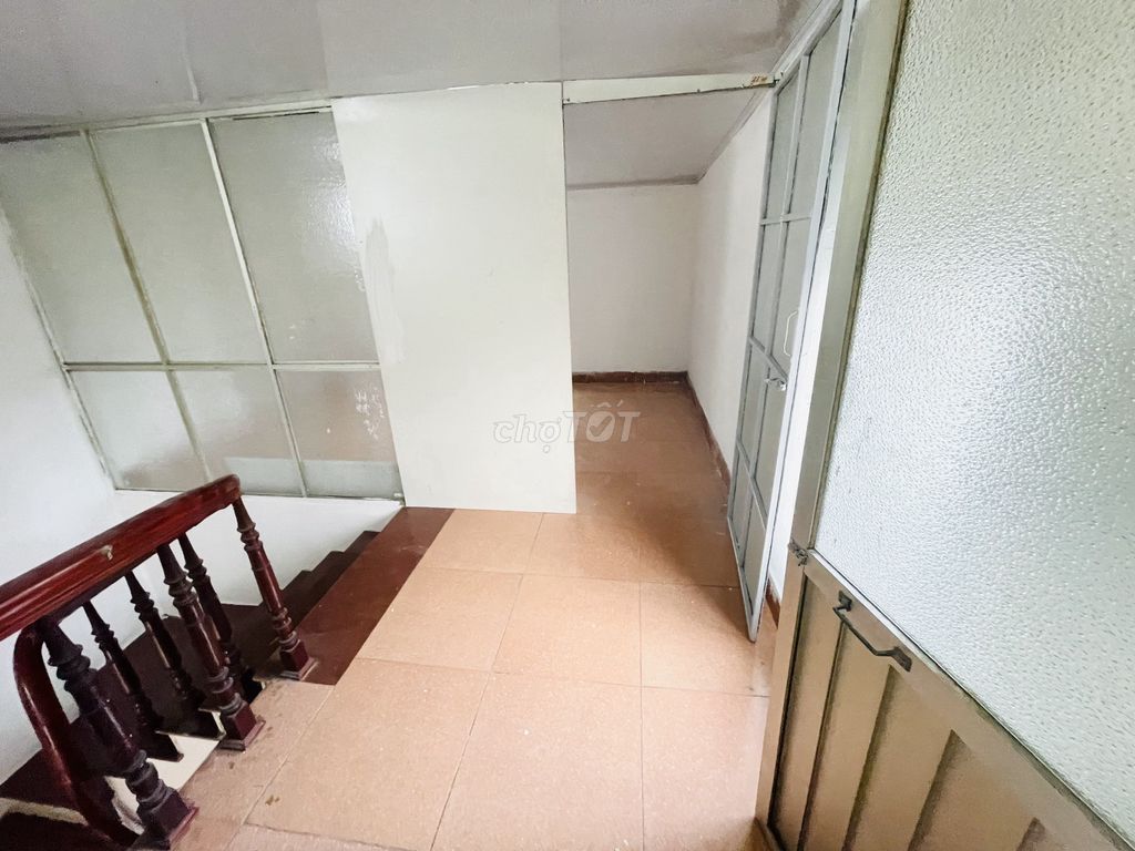Renting the entire building of 214 nguyễn xiển -- from 8 million a month.
