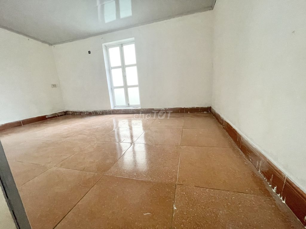 Renting the entire building of 214 nguyễn xiển -- from 8 million a month.