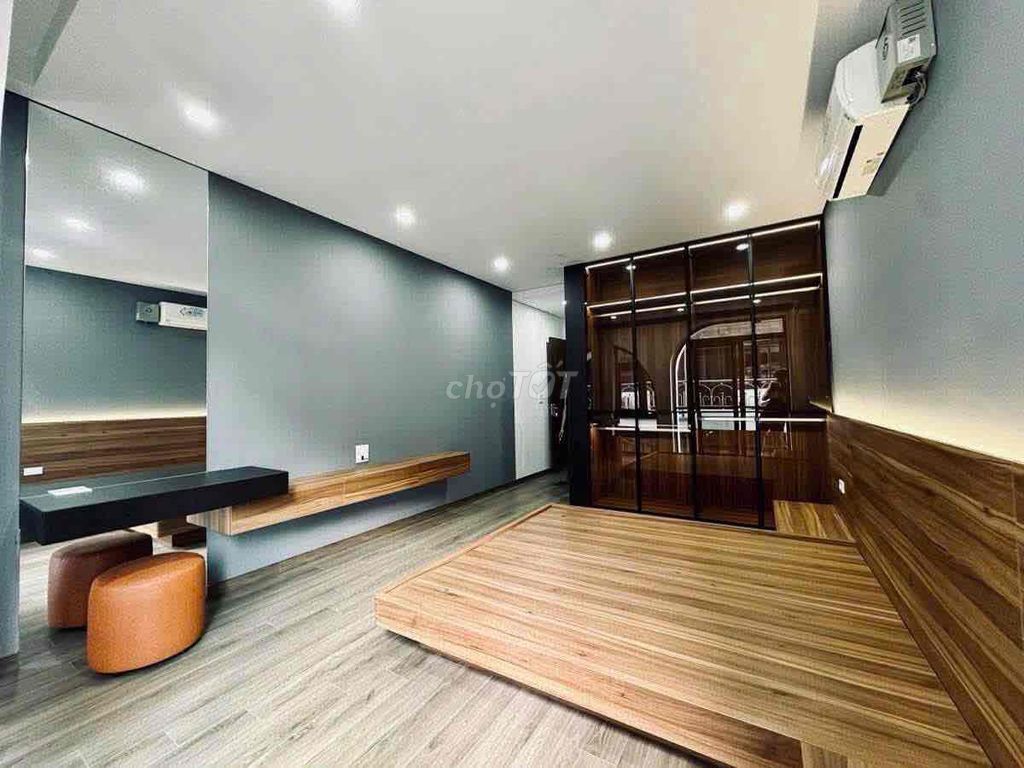 New house. Carway. Six floors.