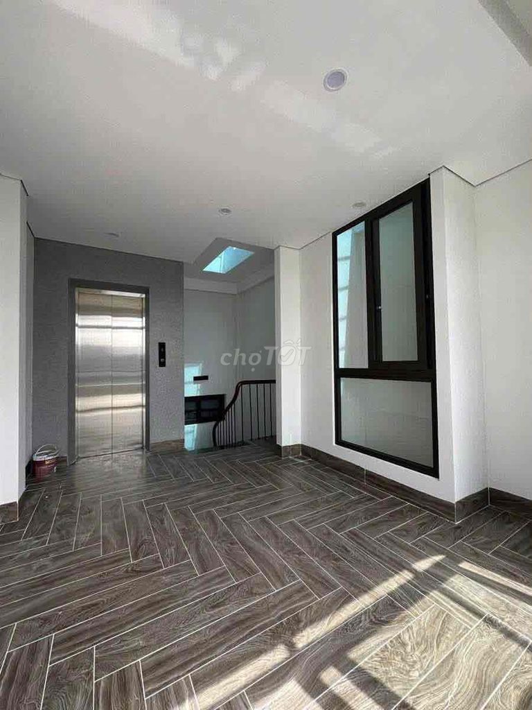 New house. Carway. Six floors.