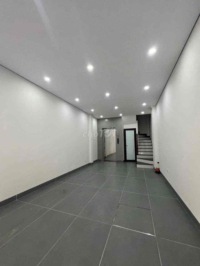 New house. Carway. Six floors.