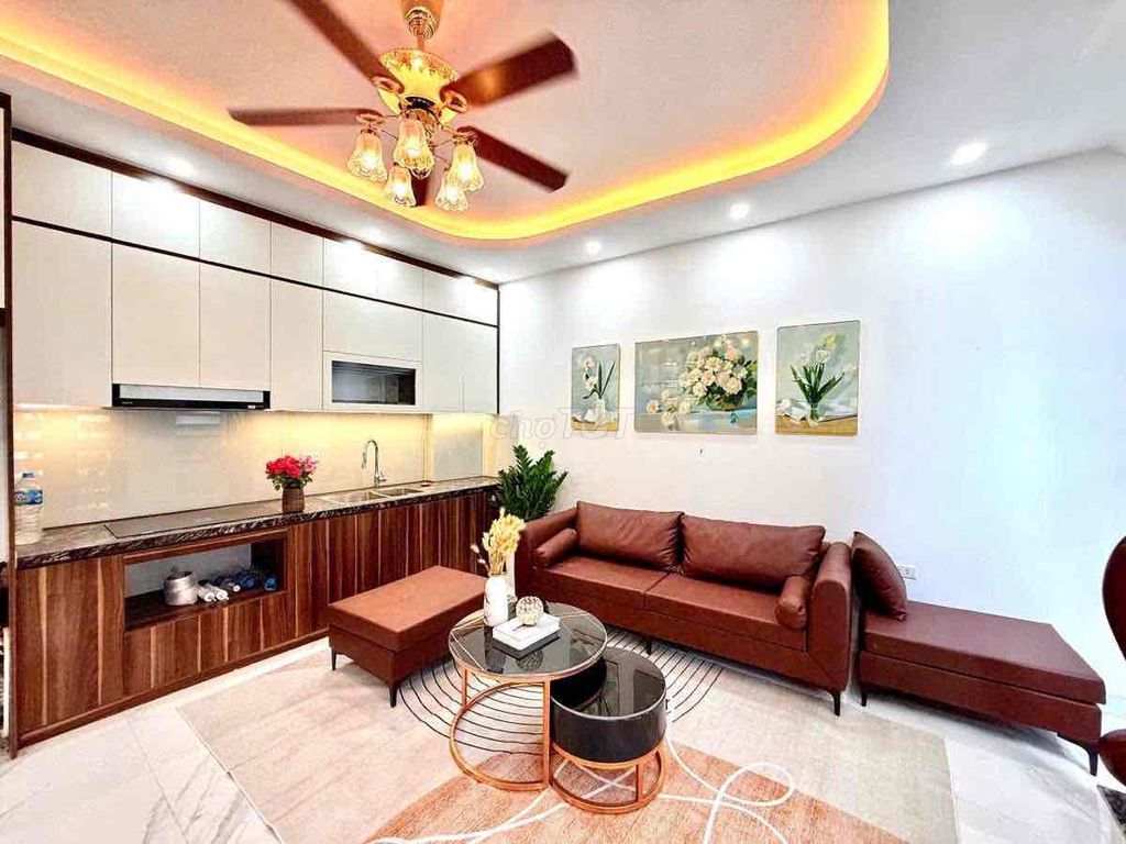 It's the owner of the Lạc Long Quân private rent area of 45 M 5th floor bedroom 4th floor.