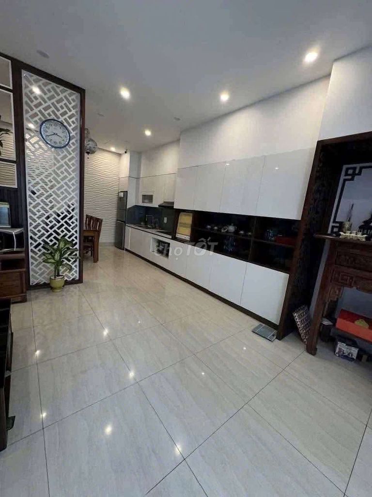A.J.M.M.M.M. - Two-story-full-story furniture, parking car, 11th house!