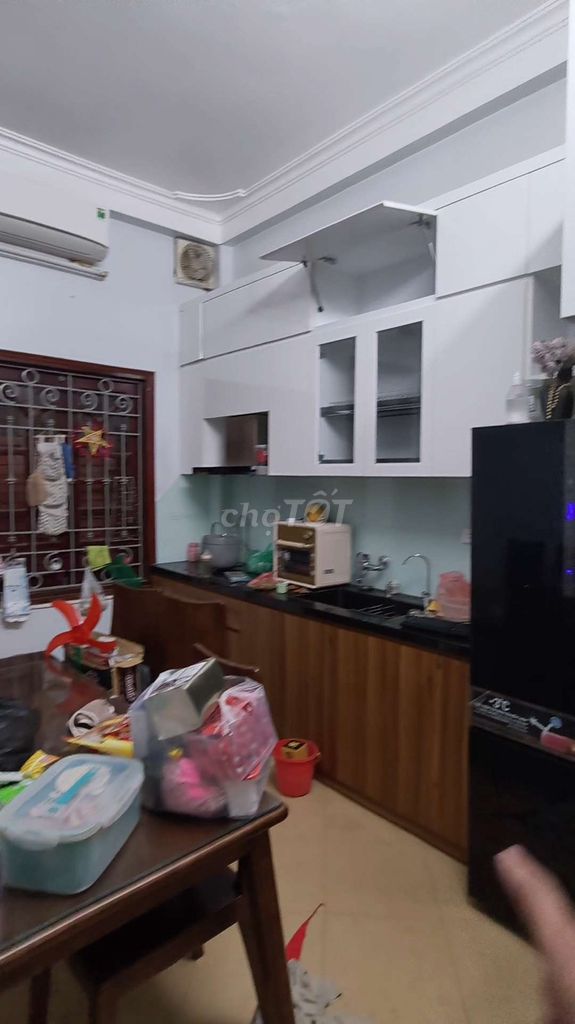 Rent a five-story võng thị, Tây Hồ, 42 meters, 6-to-1-month house, 12 million a month.