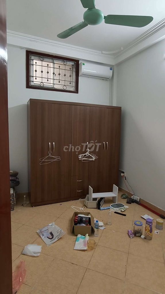 Rent a five-story võng thị, Tây Hồ, 42 meters, 6-to-1-month house, 12 million a month.