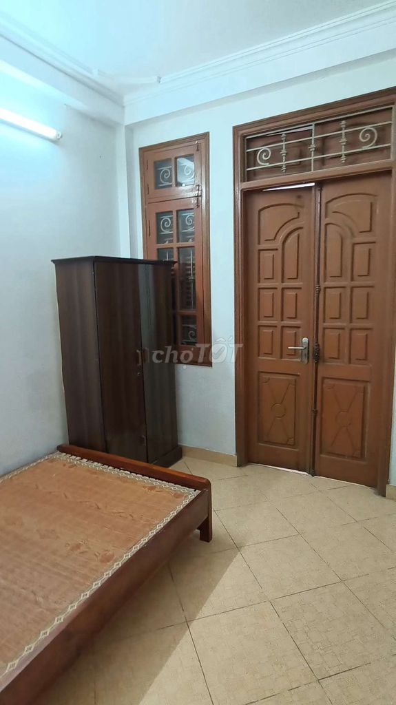 Rent a five-story võng thị, Tây Hồ, 42 meters, 6-to-1-month house, 12 million a month.