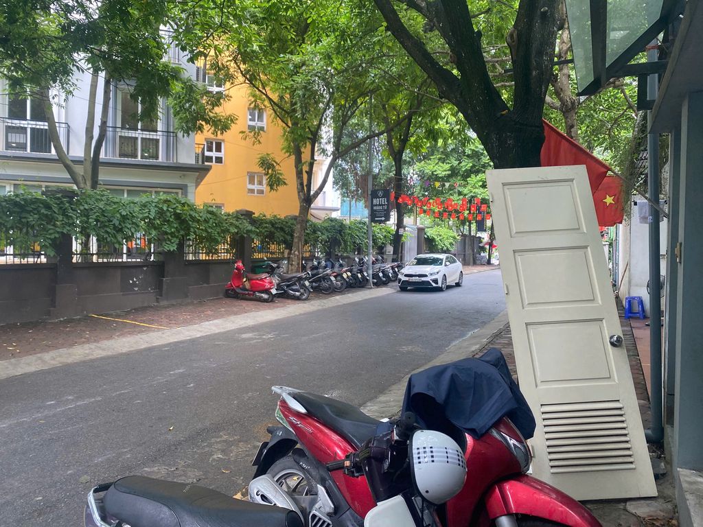 Rent the house right next to Yên Hoà. area 80 meters2, 4 floors 30 million