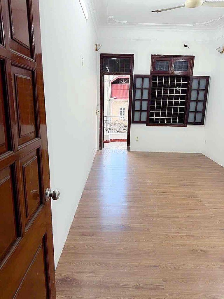 Rent Thái Thịnh's private house. 50 meters 2 x5 T, 5 sleep. Kuklinski is a two-sided drop.