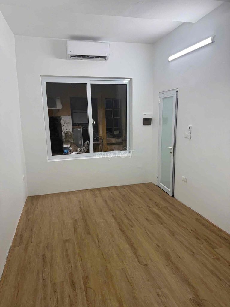 Rent the new home at 28 m Cửa Nam Hoàn Kiếm.
