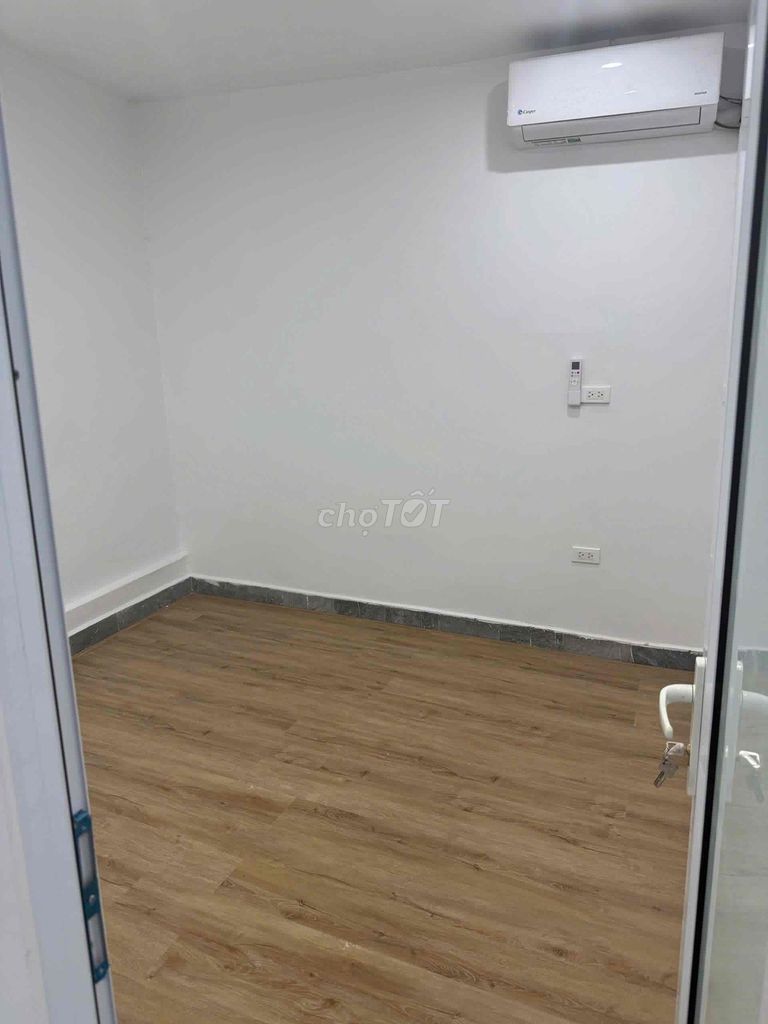 Rent the new home at 28 m Cửa Nam Hoàn Kiếm.