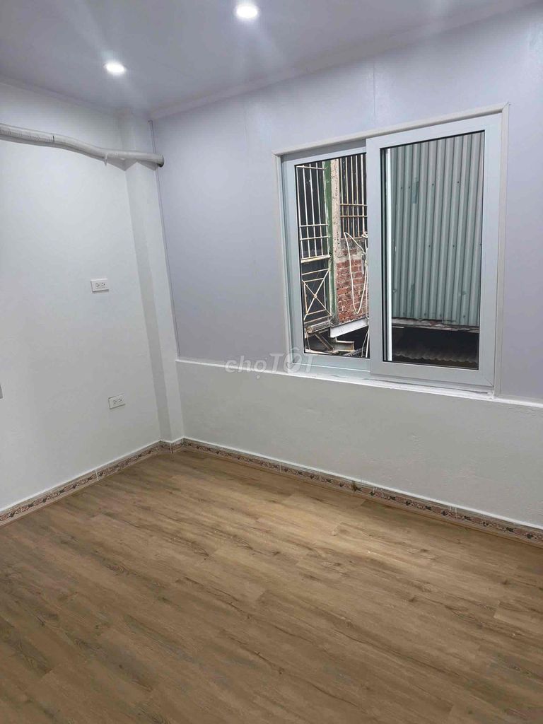 Rent the new home at 28 m Cửa Nam Hoàn Kiếm.