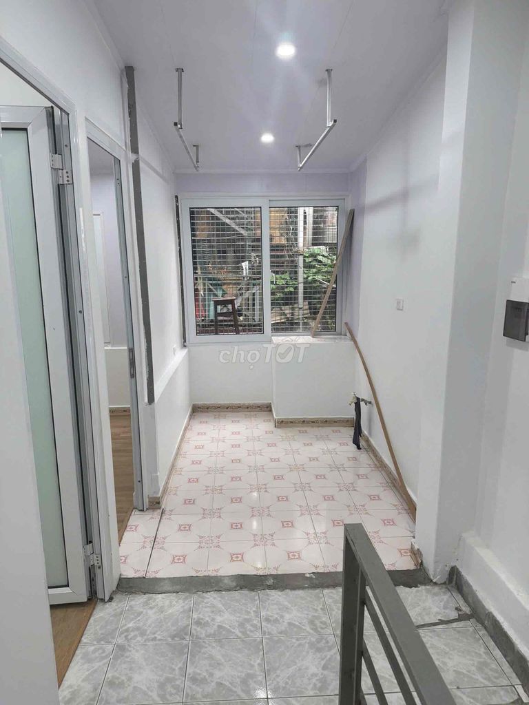 Rent the new home at 28 m Cửa Nam Hoàn Kiếm.