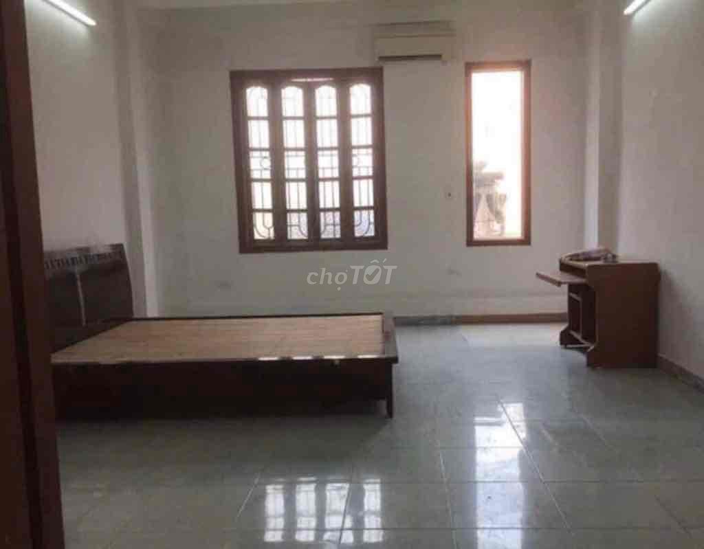 Renting private homes four stories of free-house traffic signed down on Minh Khai.