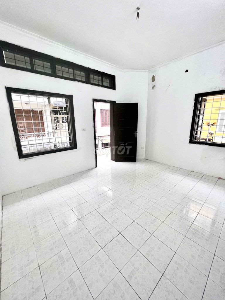 Rent out the Knums with Trường Chinh, avoidable car, corner block, 50 m2 x4 T.