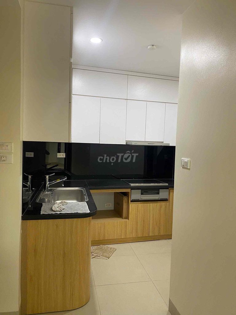 Rents for mbkd Xuân La, 95 M2 x2 T. Cars, floor. The sidewalk, the corner.