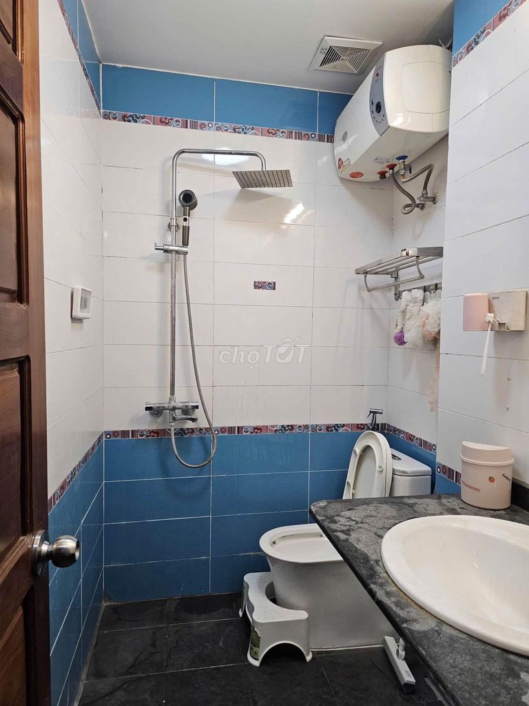 Âu Cơ area 75 meters with 6 bedrooms, top furniture, business, near the street.