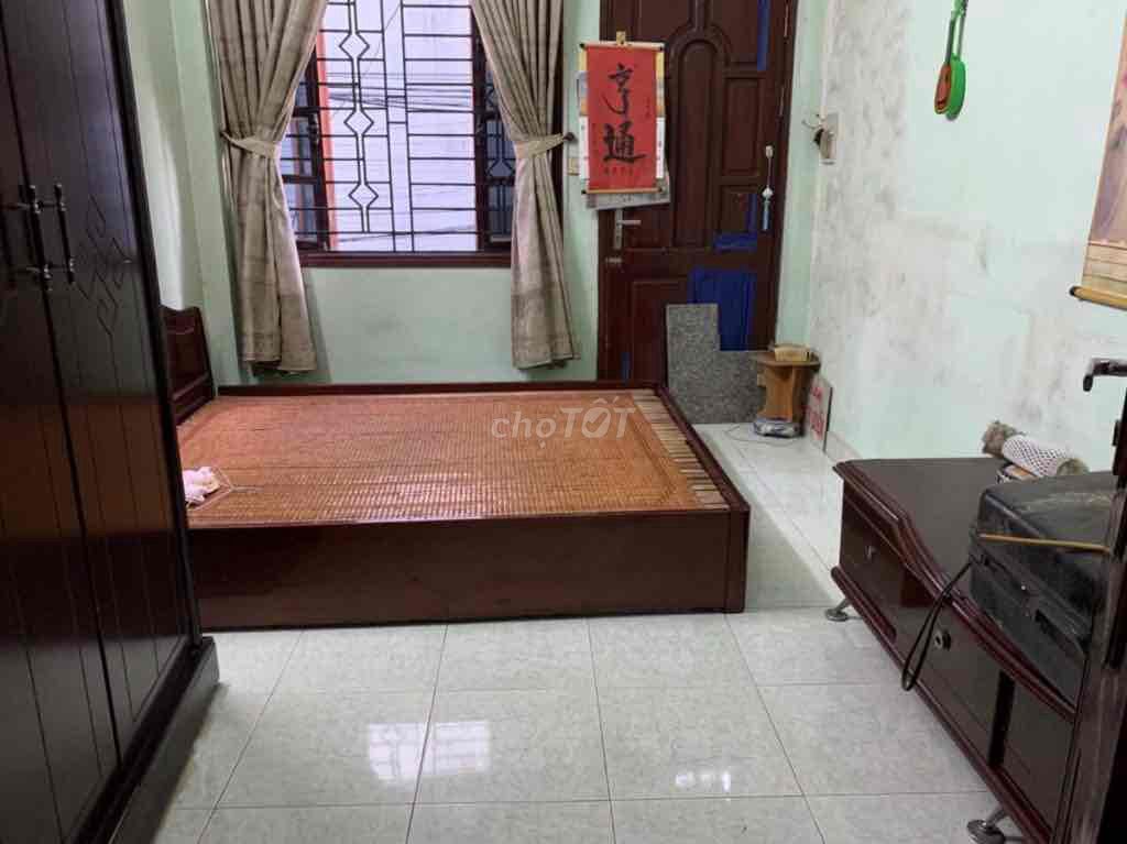 It's the owner who rents the entire city of Minh Khai 30 m2 x5 T at 8.2 million apiece.