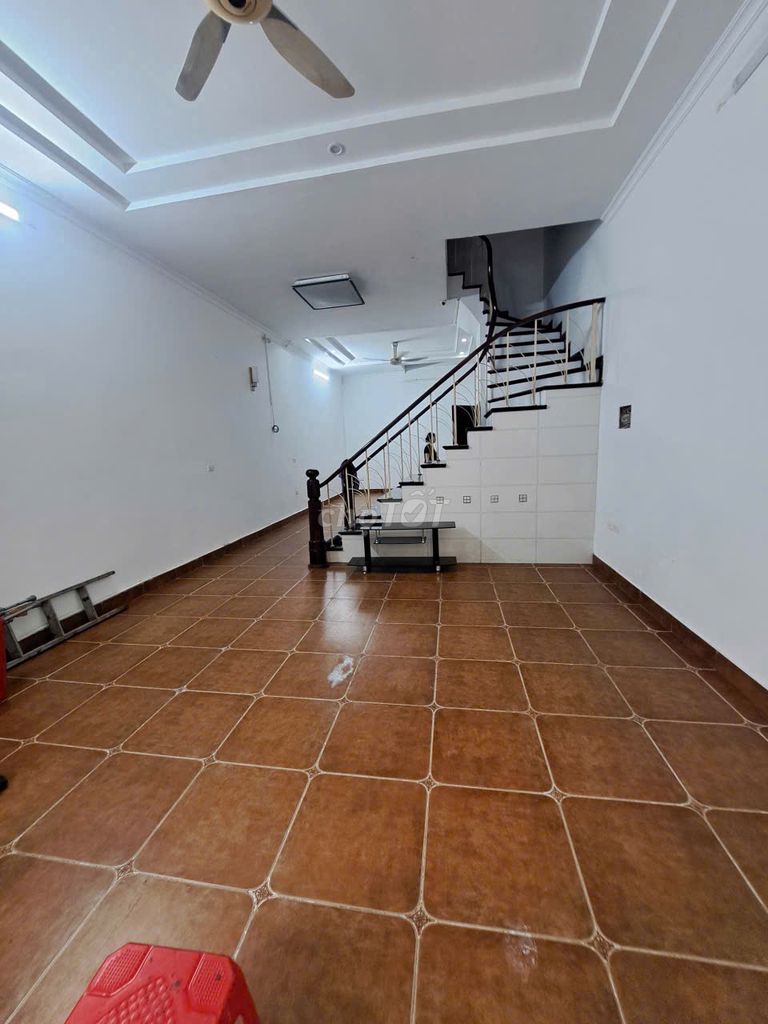 The house is next to the 40th Gate of Glass - 70 M2 x 5th floor, Mt 5 meters, the road has summer.