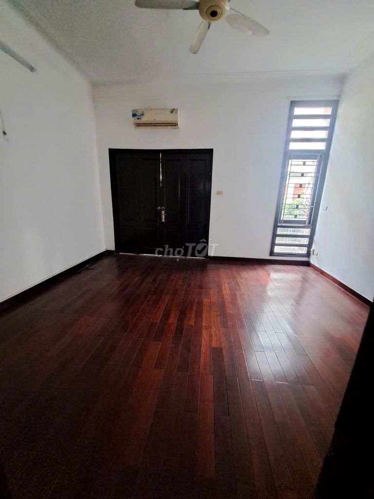 The house is next to the 40th Gate of Glass - 70 M2 x 5th floor, Mt 5 meters, the road has summer.