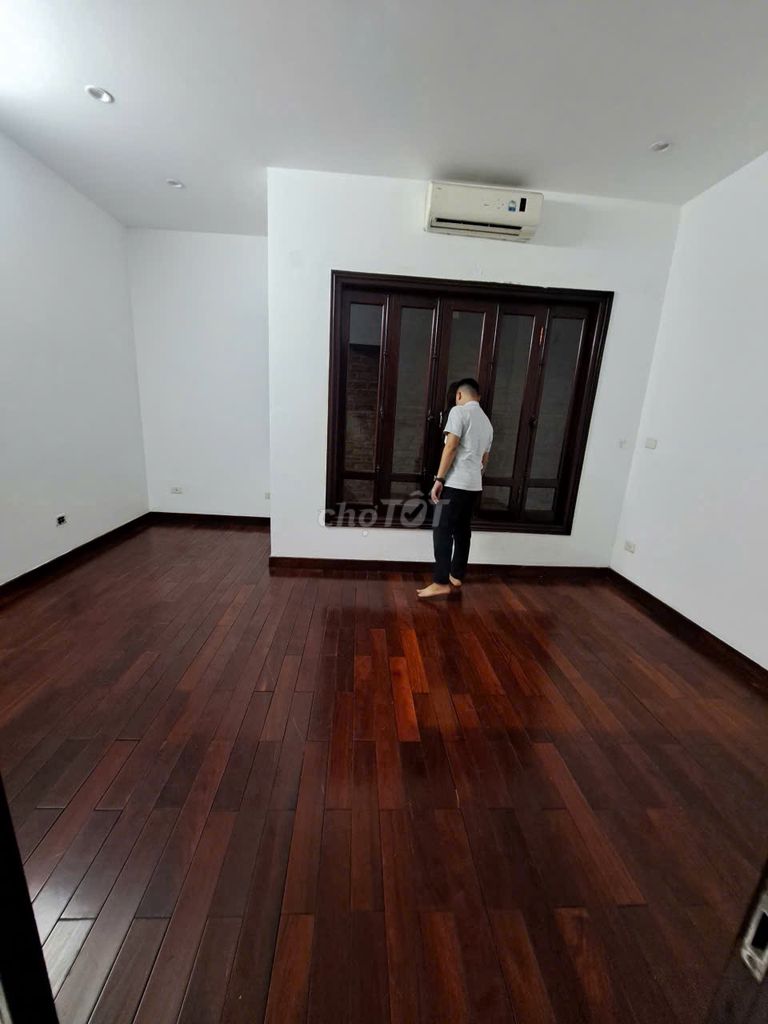The house is next to the 40th Gate of Glass - 70 M2 x 5th floor, Mt 5 meters, the road has summer.