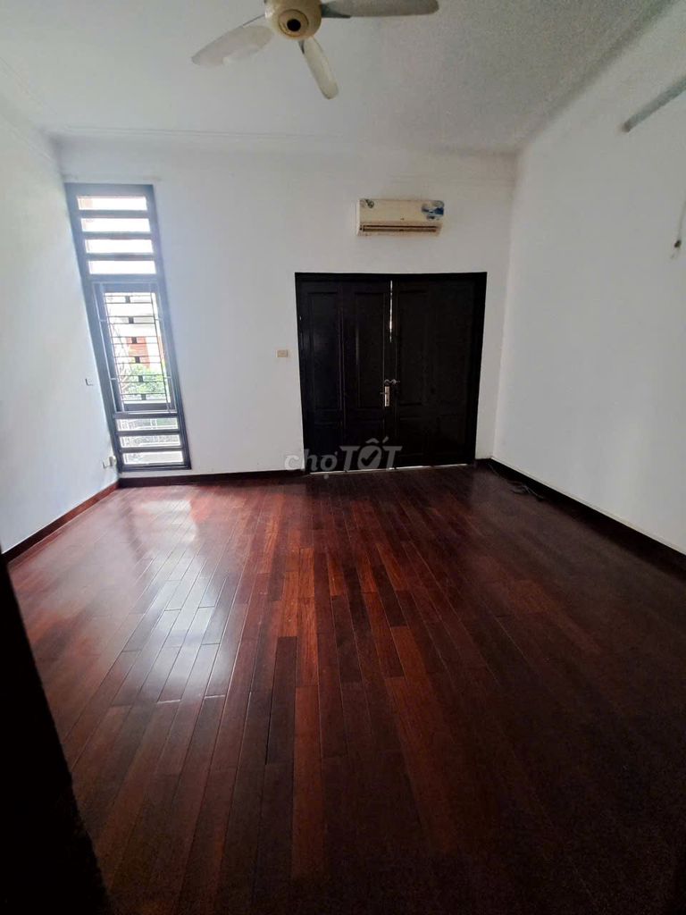 The house is next to the 40th Gate of Glass - 70 M2 x 5th floor, Mt 5 meters, the road has summer.