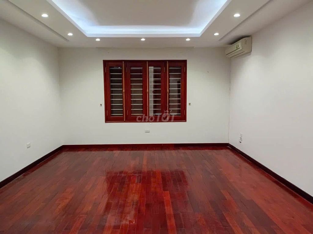 The house is next to the 40th Gate of Glass - 70 M2 x 5th floor, Mt 5 meters, the road has summer.