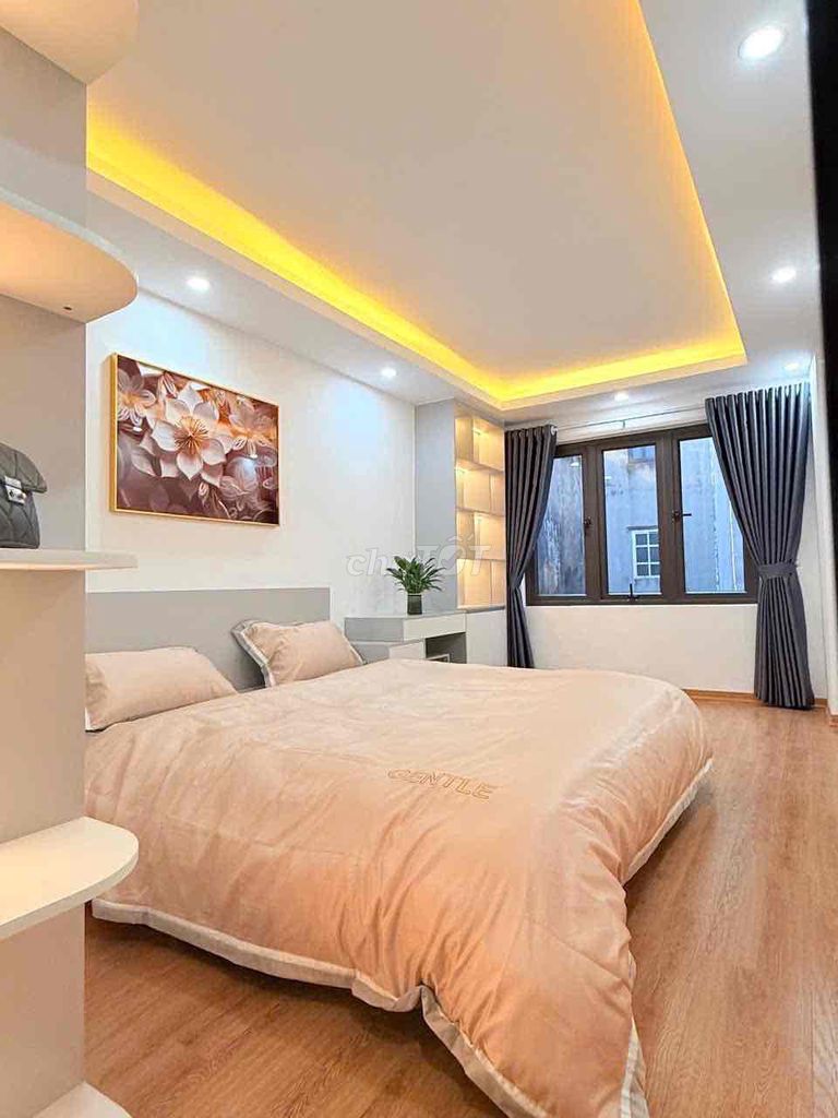 It's the owner who rents the main building to the 43rd street of Ngũ Nhạc Hoàng Mai area of 35 M.