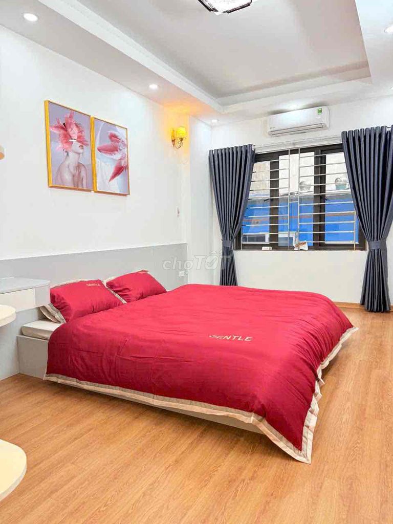 It's the owner who rents the main building to the 43rd street of Ngũ Nhạc Hoàng Mai area of 35 M.