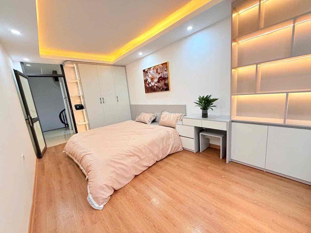 It's the owner who rents the main building to the 43rd street of Ngũ Nhạc Hoàng Mai area of 35 M.