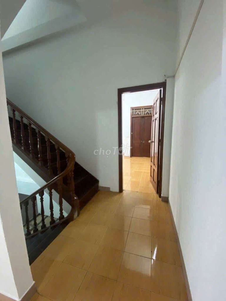 Rent the entire Láng 65 meters, 6 sleeping, 4 floors, 20 million a month.
