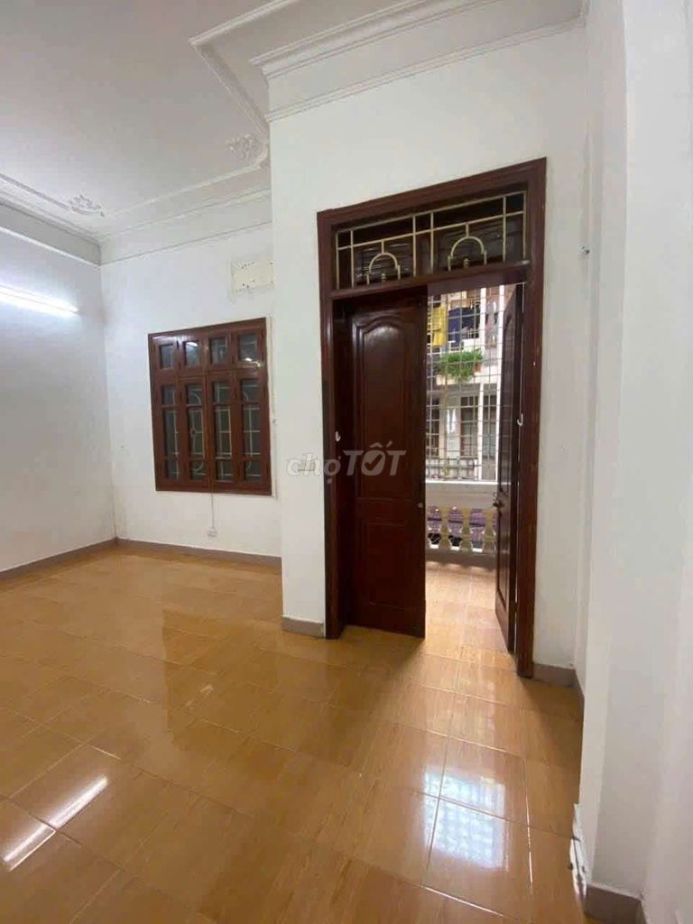 Rent the entire Láng 65 meters, 6 sleeping, 4 floors, 20 million a month.