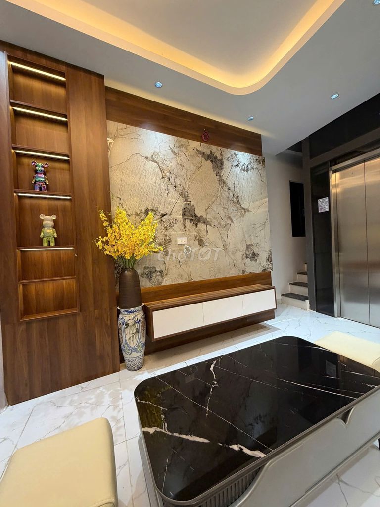 Six floors to the Khâm Thiên, 38 m elevator only 15 million.