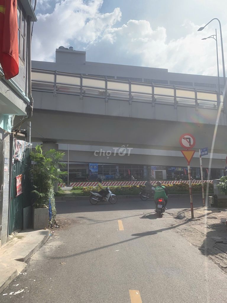 Rent a 205 Khương Thượng street house.