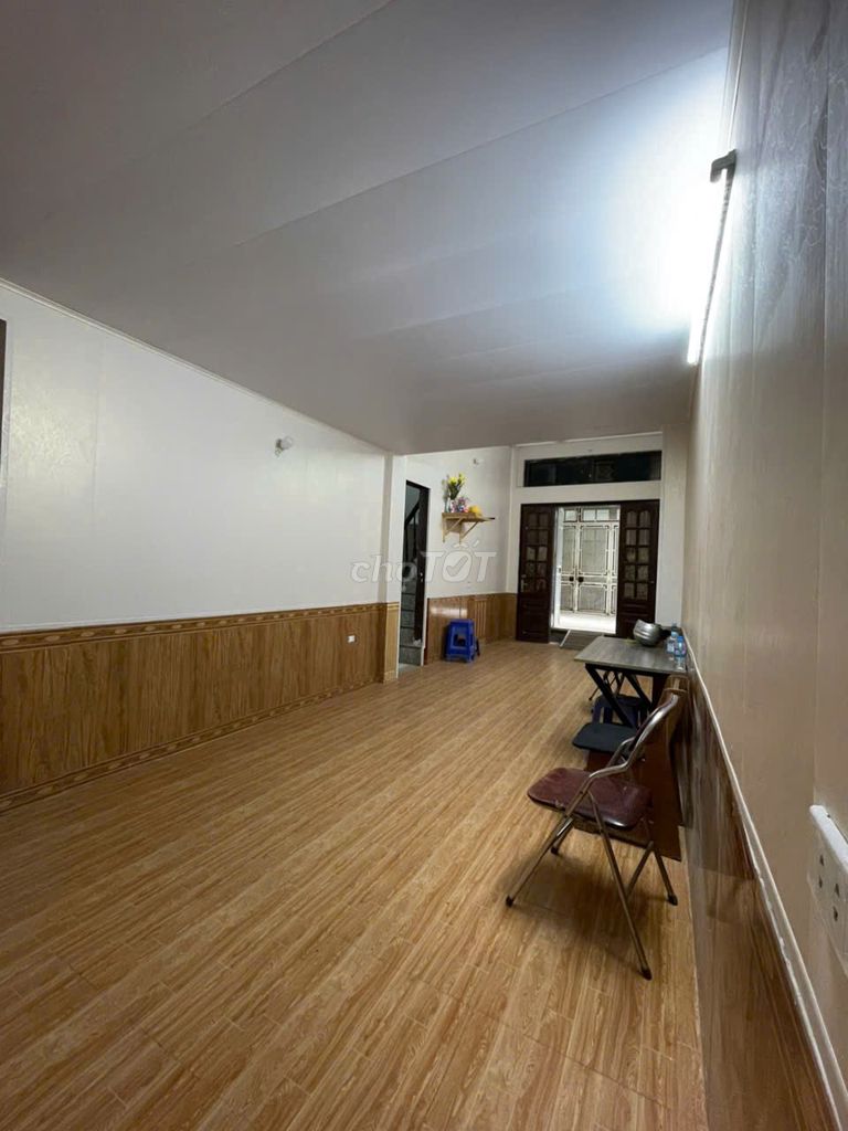 To rent the whole house. Long-term contract. Car. Online business.