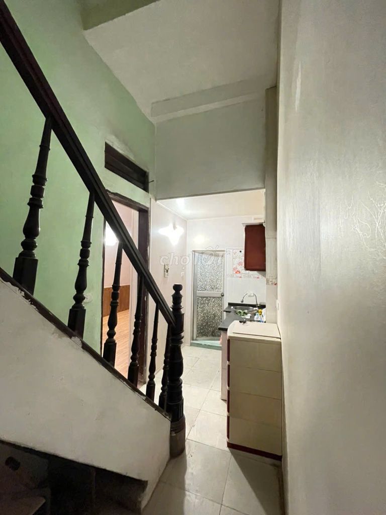 To rent the whole house. Long-term contract. Car. Online business.