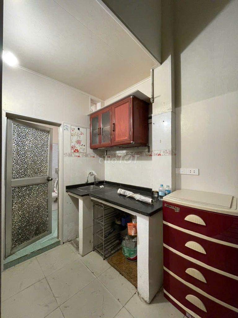 To rent the whole house. Long-term contract. Car. Online business.