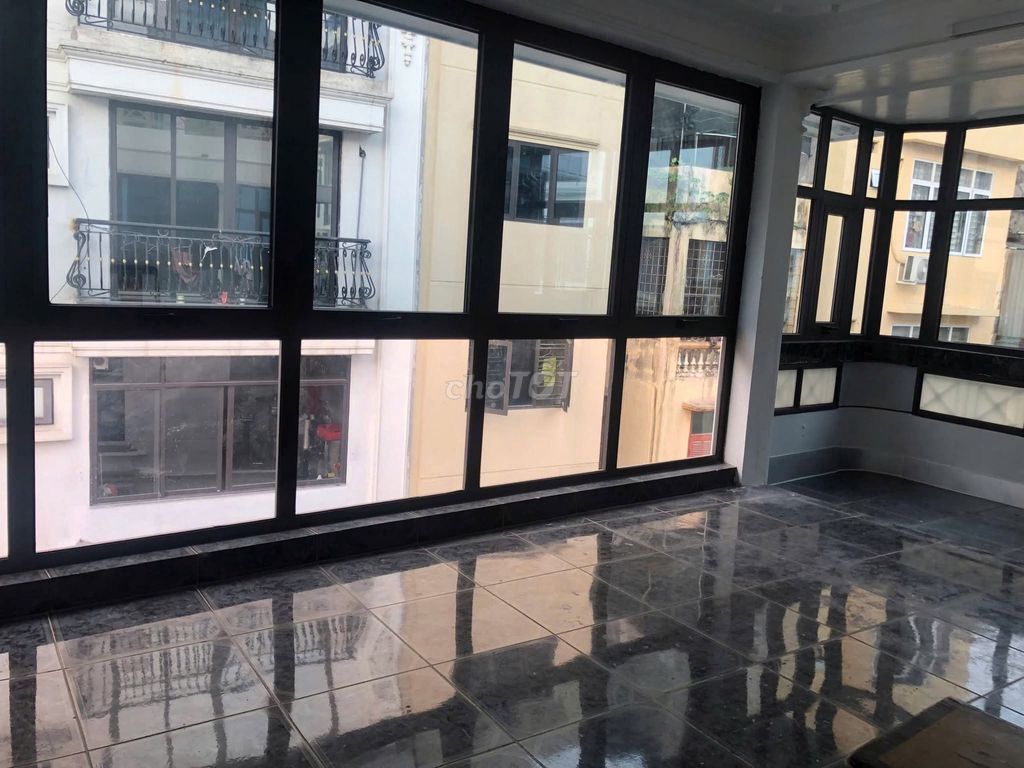 Rent the house 5 floors with elevators, 100 meters, Thụy Khuê, Tây Hồ