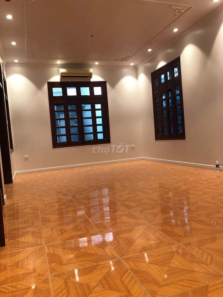 Rent the house 5 floors with elevators, 100 meters, Thụy Khuê, Tây Hồ