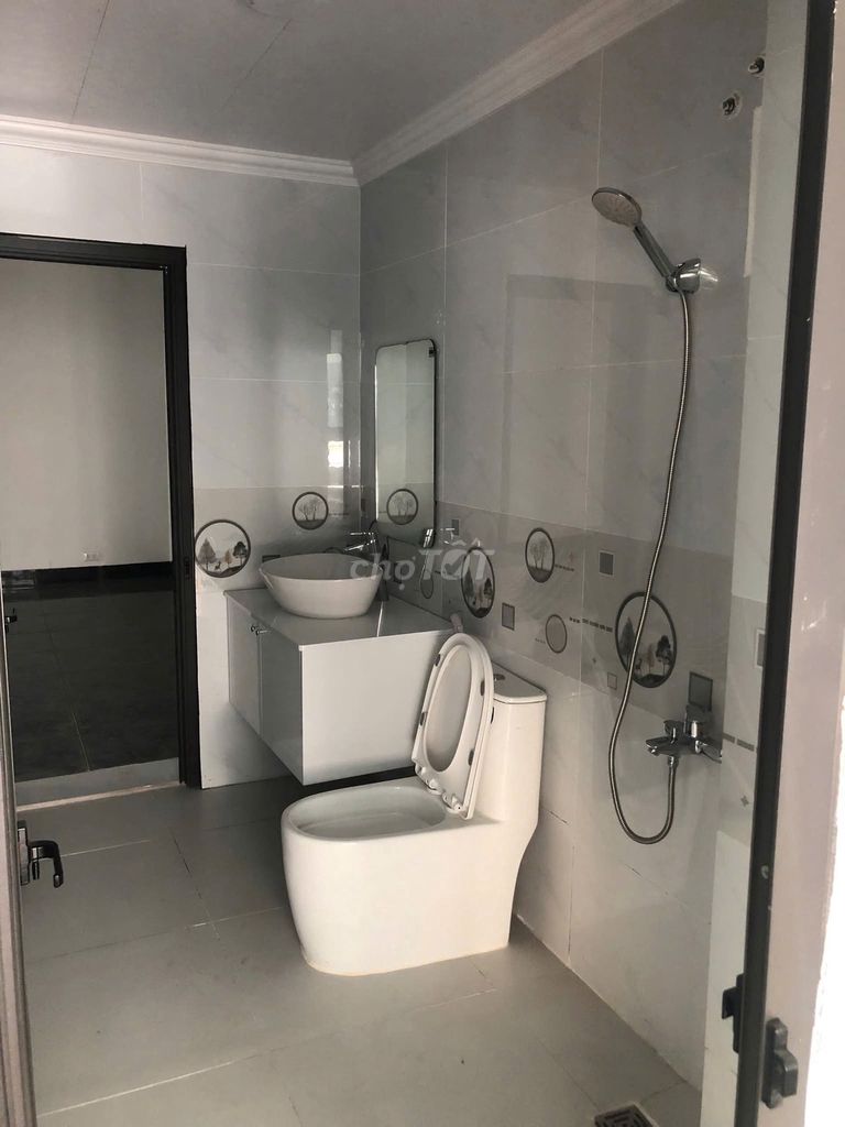 Rent the house 5 floors with elevators, 100 meters, Thụy Khuê, Tây Hồ