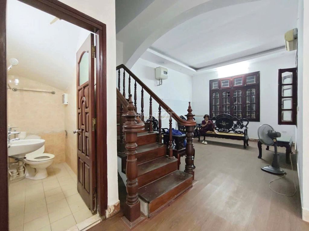 Rent the original Qq, 95 meters, 3 floors, 20 million.