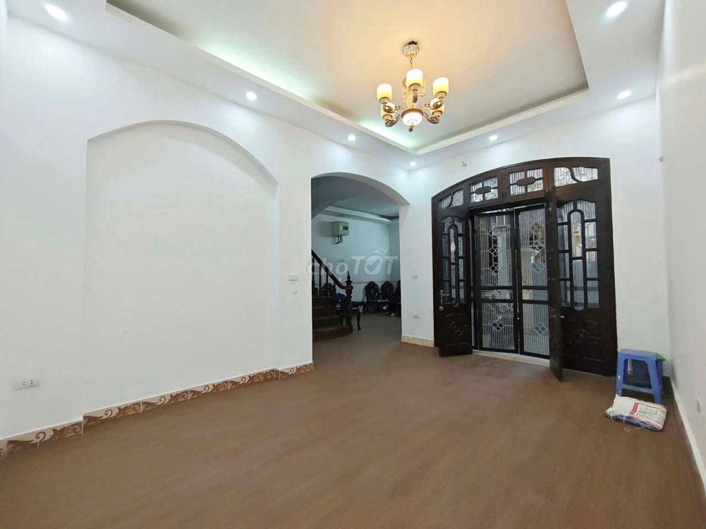 Rent the original Qq, 95 meters, 3 floors, 20 million.