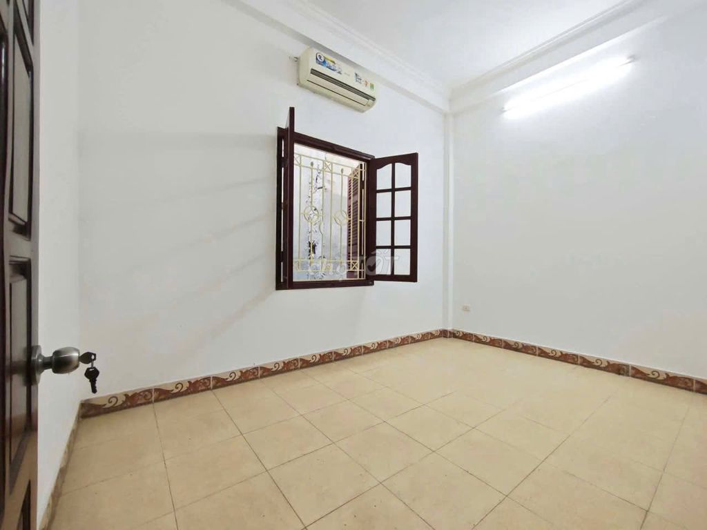 Rent the original Qq, 95 meters, 3 floors, 20 million.