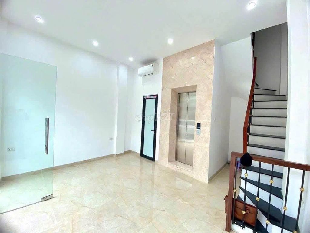 Rent the carhouse. Avoid the CBV, Ba Đình. There's an elevator.