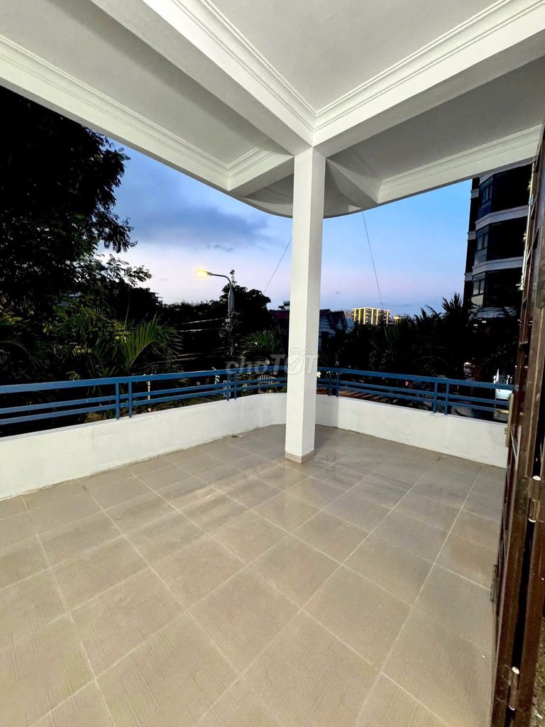 Nguyễn Minh Châu Inn, Ngũ Hành Sơn, basic interior.