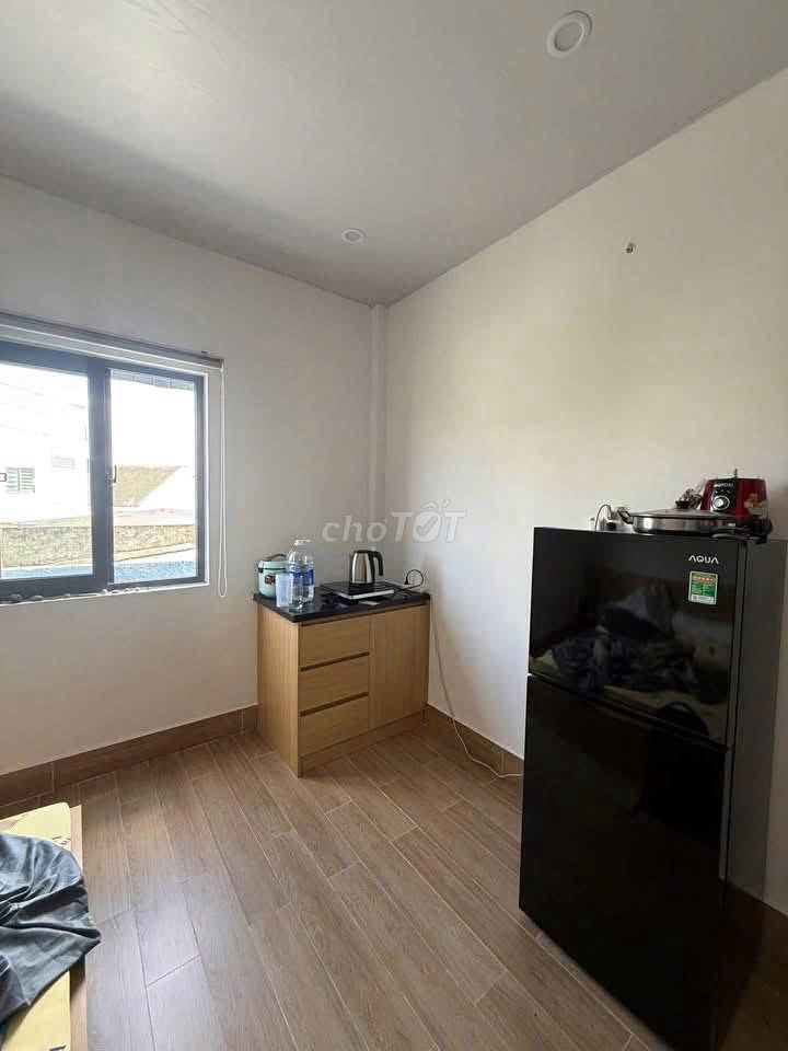 A full interior motel near the airport, 40 Nguyễn Hữu Thọ, 5 million.
