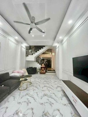 Rent 4 x 20, 6 floors full of furniture to Số 43 next to Li Ting Ting