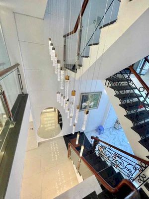 Rent 4 x 20, 6 floors full of furniture to Số 43 next to Li Ting Ting